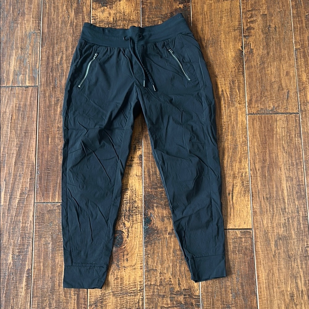 Athleta Trekkie North Jogger in Black size 6